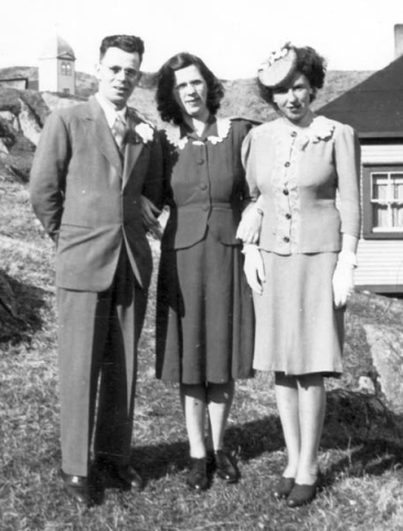 438: l-r Frank Ryan, Bess Ryan, and Frank's wife Elizabeth Barry. (circa 1945) [courtesy of  Elizabeth (Barry) Ryan]  - Frank and Bess children of Denis Ryan &amp;amp; Mary Dunphy, Bess married Leo Barry;  Elizabeth daughter of Patrick Barry &amp;amp; Bridget Barron